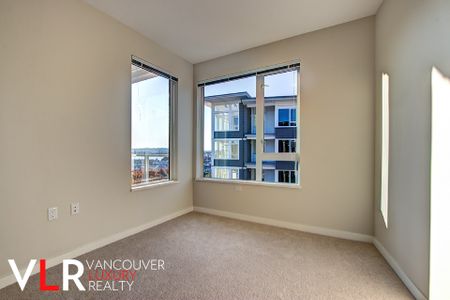 Condo in North Vancouver, BC - Photo 5