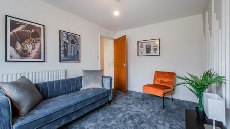 4 bedroom semi-detached house to rent - Photo 2