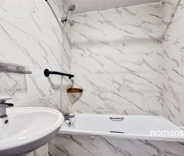 3 bedroom terraced to rent - Photo 3