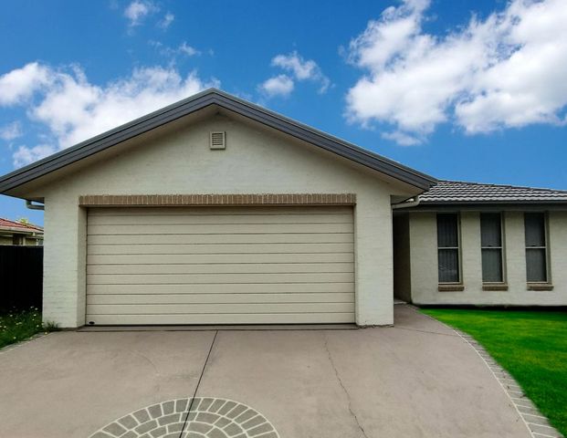 MINUTES FROM THE SHOPS - Photo 1