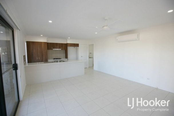 Gorgeous Spacious Terrace Home!! - Photo 1