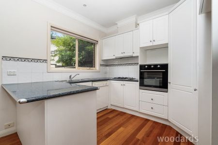 Spacious three-bedroom unit - Photo 2