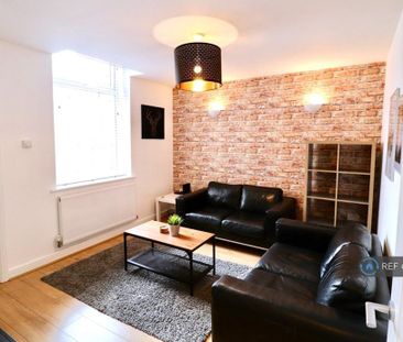 4 bedroom end of terrace house to rent - Photo 3