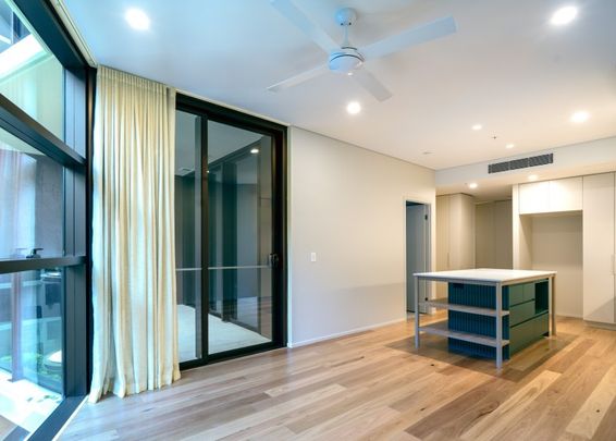 Luxurious 1-Bedroom Apartment in West Village, West End - Photo 1