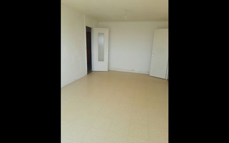 Location Appartement 4 pièces 68 m² Saint-Étienne-du-Rouvray - Photo 4