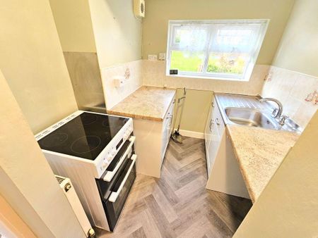 3 bedroom semi-detached house to rent - Photo 5