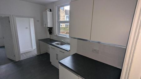 2 bedroom flat to rent - Photo 3