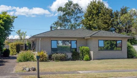 Fully furnished in Five Mile Bay - Photo 4