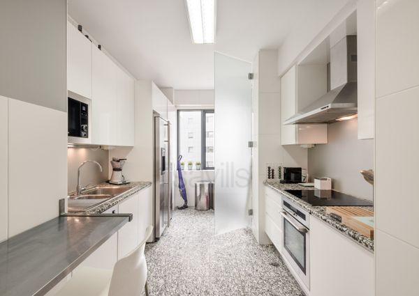 Apartamento T3 na Foz com varanda