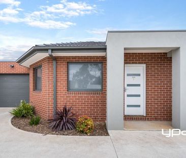 Open Plan Living with Private Courtyard - Photo 4