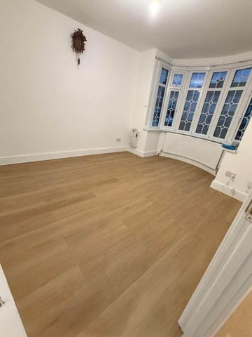 4 bedroom semi-detached house to rent - Photo 2