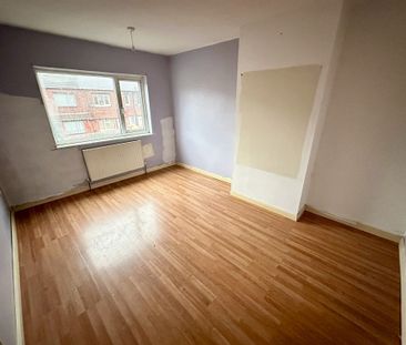 Longroyd Crescent North, Leeds - Photo 2