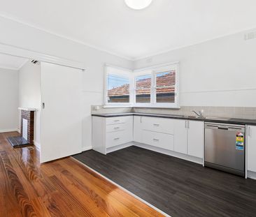 3 Bedroom Family Home In A Great Bentleigh East Locale! - Photo 5