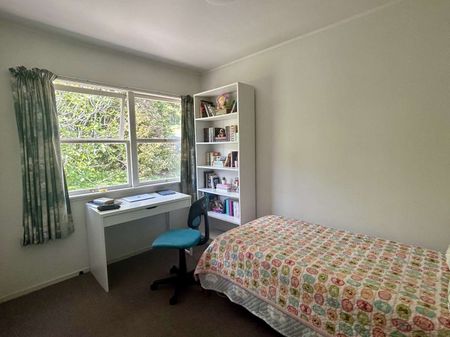 3-Bedroom House in Central Mairangi Bay - Photo 4