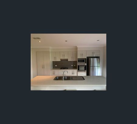 11 Boulevard Place, Tamworth, NSW 2340 - Photo 2
