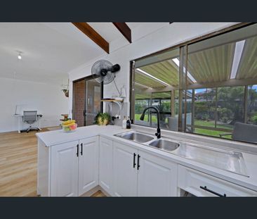 10 Mokera Street, Coral Cove, Qld 4670 - Photo 5