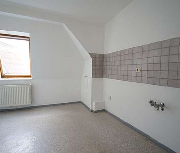 **1 Monat Kaltmietfrei / Helle DG-Wohnung mit 2,5 Zimmern** - Photo 4