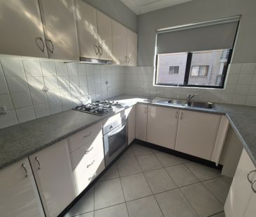 Lovely 2 Bedroom Unit - Top Floor With Great Views!!! - Photo 6
