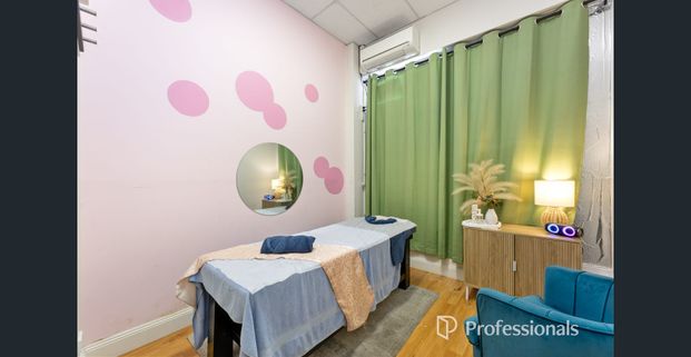 Stylish 2-Bedroom Unit in McKinnon – Perfectly Located! - Photo 1