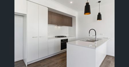 Modern and Stylish 3 level Townhouse - Photo 4