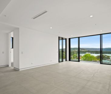 As new luxury apartment in Point Frederick - Photo 2