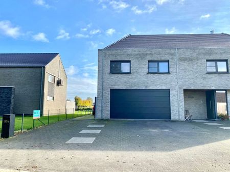 LANDELIJK GELEGEN WONING MET DRIE SLAAPKAMERS - GARAGE EN TUIN - Foto 2