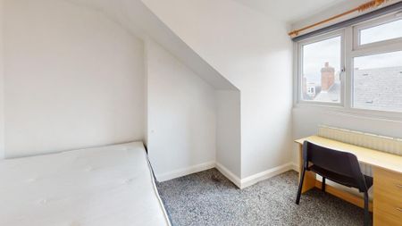 2 bedroom terraced house to rent - Photo 2