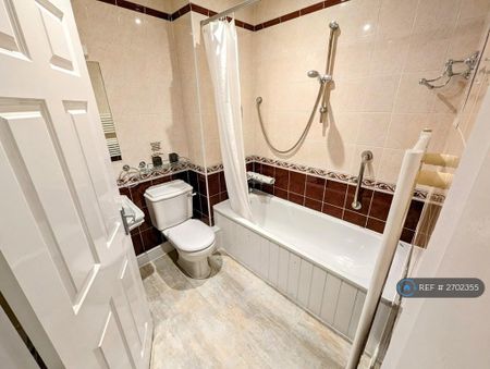 1 bedroom in a house share to rent - Photo 5