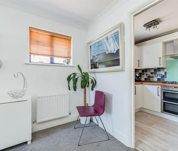 To Let 2 Bed Apartment - Photo 3