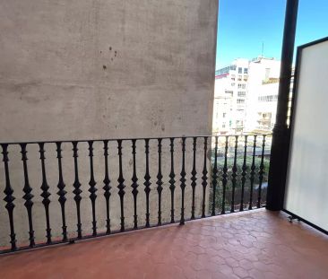 Rooms for rent in 8-bedroom apartment in L'Eixample - Foto 5