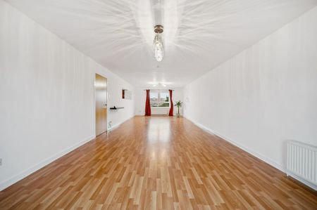 3 bedroom flat to rent - Photo 3