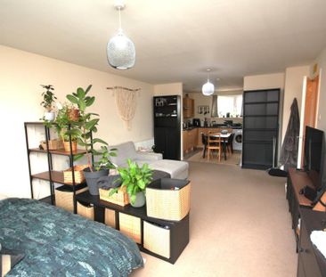 2 bedroom flat to rent - Photo 2