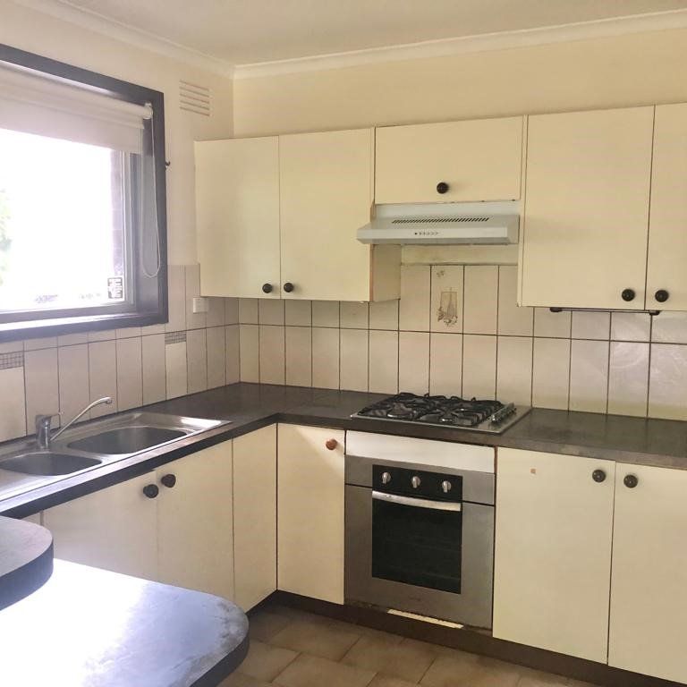 NEAT FAMILY HOME – PERFECT LOCATION - Photo 1