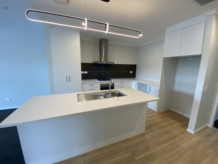 68 Hokioi Drive, Kenepuru - Photo 5