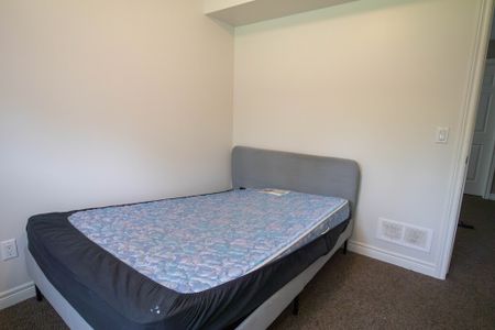 Room for Rent in Welland, perfect for Students or Young Professionals! - Photo 4