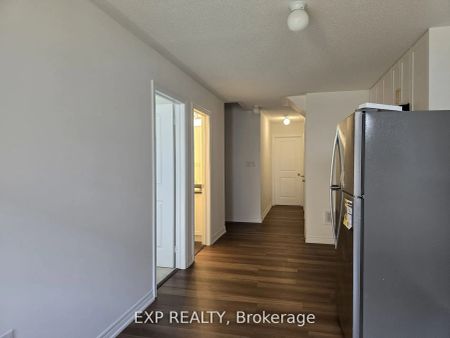 64 Singhampton Road #Unit B - Photo 2