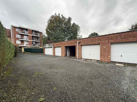 Ruime garage met afstandsbediening. - Photo 2