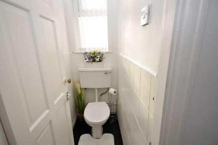 3 bed flat to rent in Dean Road, South Shields, NE33 - Photo 4