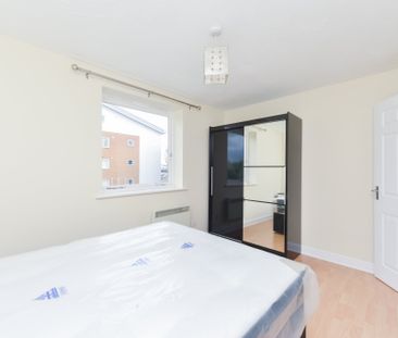 Felixstowe Court, London, E16 flat to rent - Photo 5