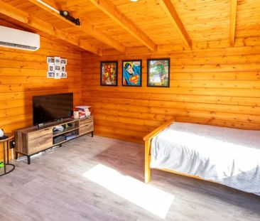 Sunny 2-3 Bedroom on Islington! - Photo 4