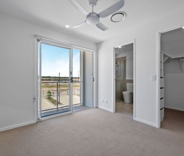 Townhome with Ducted AC - Modern Comfort & Lifestyle Appeal - Photo 3