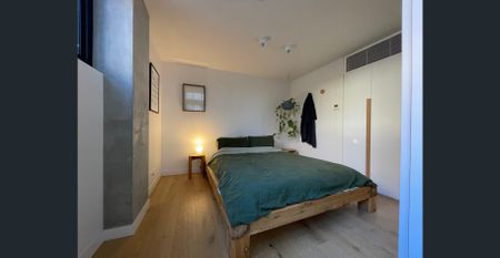 UNIQUE LOFT STYLE APARTMENT - Photo 5