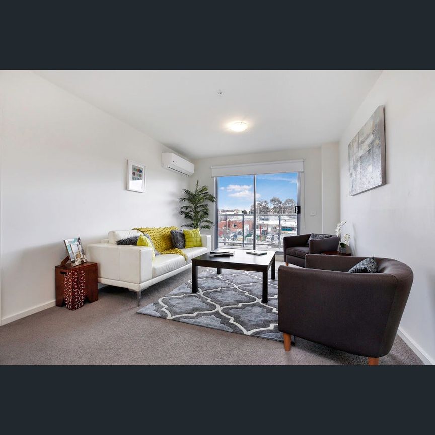 Low maintenance lifestyle - Photo 1