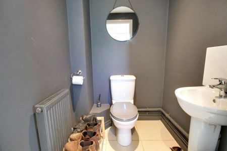 3 bedroom maisonette to rent - Photo 3