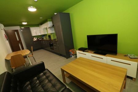 6 Bed - 1 - 6 Saffron Court ? 6 Bedroom 6 Bathroom Student Cluster ... - Photo 3