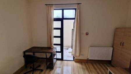 Double Room Kensington Garden, Ilford Essex, IG1 - Photo 4