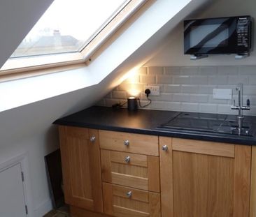 Studio Flat, Cambrian Close, SE27 - Photo 3