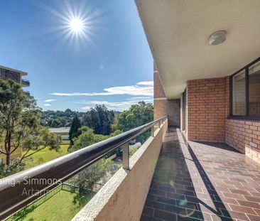 Large, Bright & Centrally Located - Photo 5
