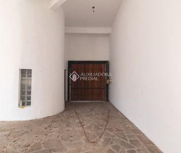 Casa com 4 quartos e 574m² para alugar em Pedra Redonda, Porto Alegre. - Photo 1