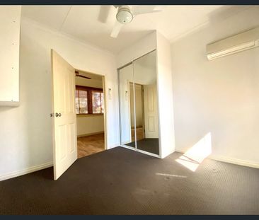 FULLY FENCED 3 BEDROOM PROPERTY - Photo 5